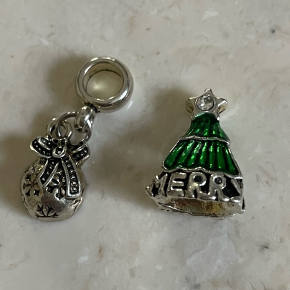 15 charms beads holiday Christmas jewelry making red green tree snowman - Picture 2 of 8